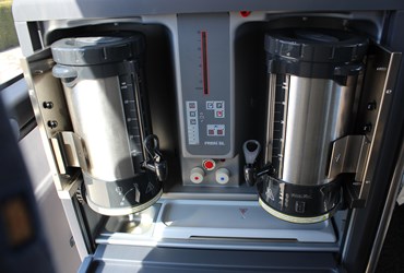 KAFFEMASKINE - BRYGGER 100 KOPPER PÅ 30MIN
